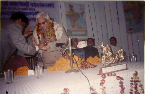 Dr. Arvind Singh Convenor 12th Prithvi Parva garlanding Prof. R.P. Pandey, V.C.